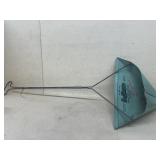 HOLTHOUSE Richmond, Indiana advertising dustpan