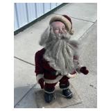 Santa Claus papier-mï¿½chï¿½ Store displayed