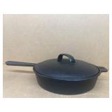 Cast-iron skillet with lid