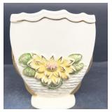 Hull Water Lilly,  L 6 6 1/2, gloss