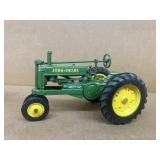 Ertl John Deere toy tractor model a 1/16 scale