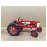 FARMALL 350 toy tractor 1/16 scale