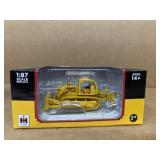 International Harvester 1/87 scale crawler with