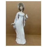 Lladro #4934 'Dainty Lady' porcelain figure