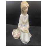 Lladro flower song, 7607 does have a flower on