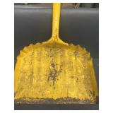 Metal vintage dust pan
