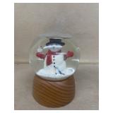 Snowman snow globe