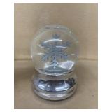 Christmas snowflake musical snow globe