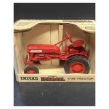 Farmall cub tractor Ertl toysi