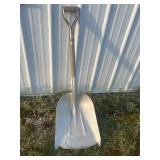 Aluminum scoop shovel