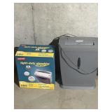 Light duty paper shredder