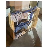 Wooden expandable clothes rack