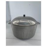 Aluminum pot with lid