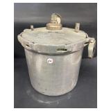 Ball pressure cooker