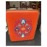 The world of Barbie travel trunk 1969 does have