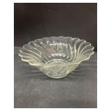 Swirl glass bowl