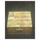 Pearl top compact