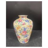 England, Roosa vase