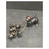 Japan, cat and kitten figures