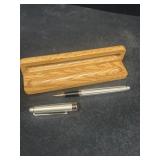 Eddie Bauer ink pen with wooden box