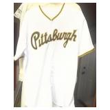 Griffin Pittsburgh Pirates extra large jersey