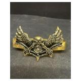 Skull head knuckle holder
