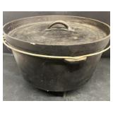 Cast-iron stew pot with lid