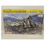 Military tank BERGEPANZER 38 HETZER model kit