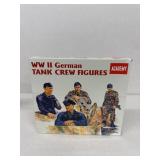 World War II German tank crew figures model kit