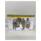 German propelled gun crew model kit 135 scale