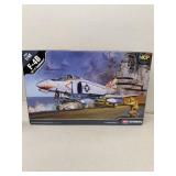 F ï¿½ 4B sundowners plain military model kit 1/48