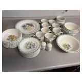Thomson pottery dish set