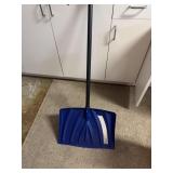 Snow shovel