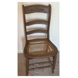 Early wicker, bottom chair