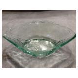 Spouted dish