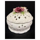 Porcelain potpourri dish