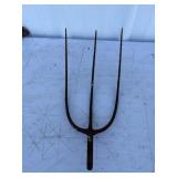 Three prong pitchfork