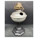Oil lamp with cast-iron base