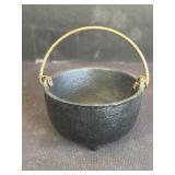 Cast-iron miniature pot