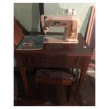 Singer Model 640 Sewing Machine w/cabinet