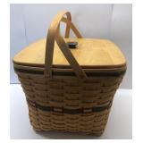 1995 Longaberger picnic basket with protector a