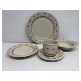 Long and burger five piece placesetting