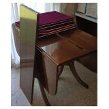 Beautiful Drop Leaf Mahogany Table with 2 Leaves,