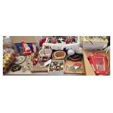 Table Full-Vintage Christmas Dï¿½cor