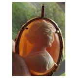 Antique Carved Shell Cameo Brooch 14 kt Gold