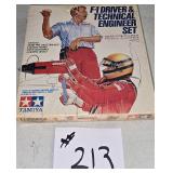 F-1 Driver & Tech Engineer Set 1:20 Scale,