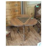 Clover Leaf Drop-Down Table Clover Leaf Drop-Down Table