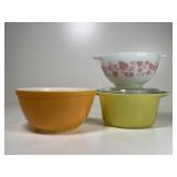 Vintage Pyrex Baking Dish & Bowls