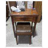 Singer Sewing Machine in Cabinet w/Bench Seat