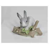 Lladro Rabbit Eating 4773 Porcelain Figurine